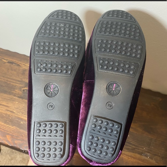 Isaac Mizrahi Crushed Velvet Bow Loafers - Picture 8 of 8